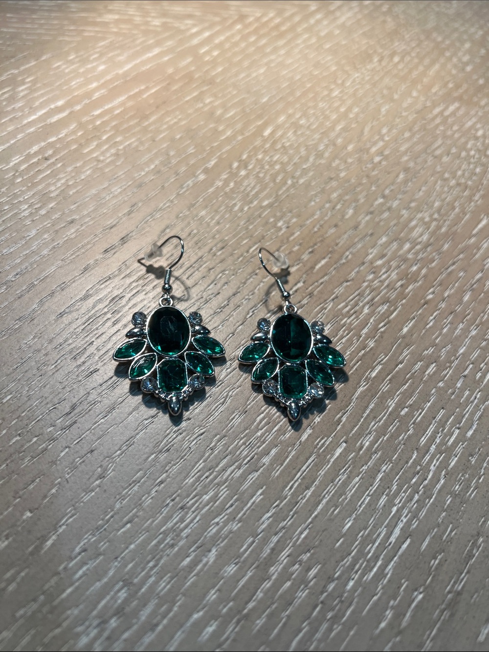 Vintage Emerald Green Teardrop Dangle Earrings